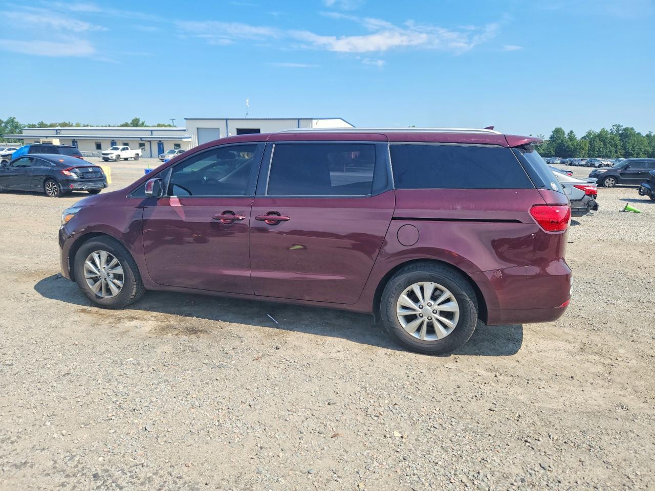 2017 KIA SEDONA LX — снимка 2