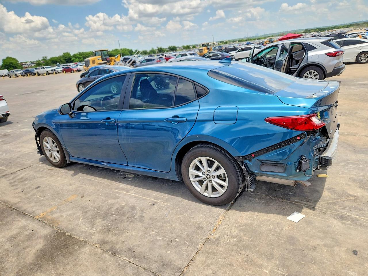 2025 TOYOTA CAMRY LE — снимка 2