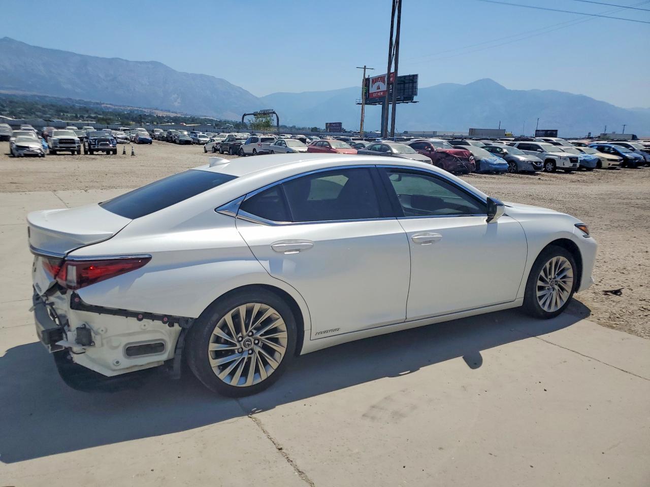 2019 LEXUS ES 300H — снимка 3