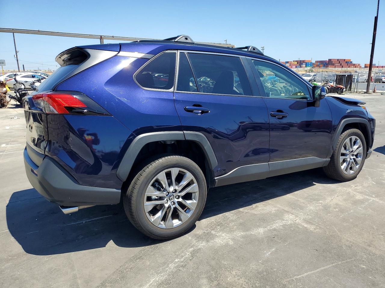 2025 TOYOTA RAV4 XLE PREMIUM — снимка 3
