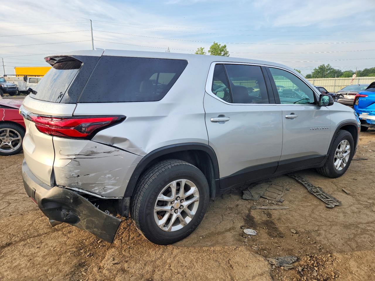 2022 CHEVROLET TRAVERSE LS — снимка 3