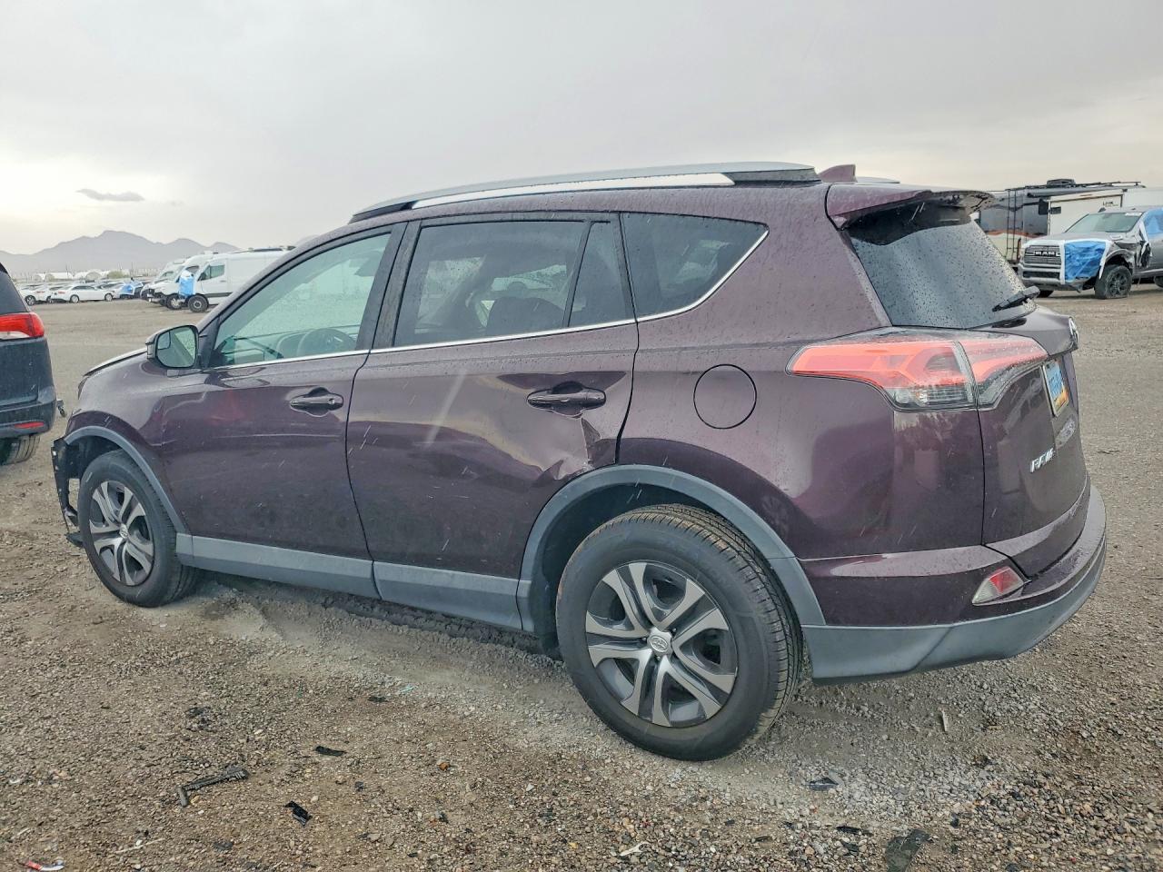 2018 TOYOTA RAV4 LE — снимка 2