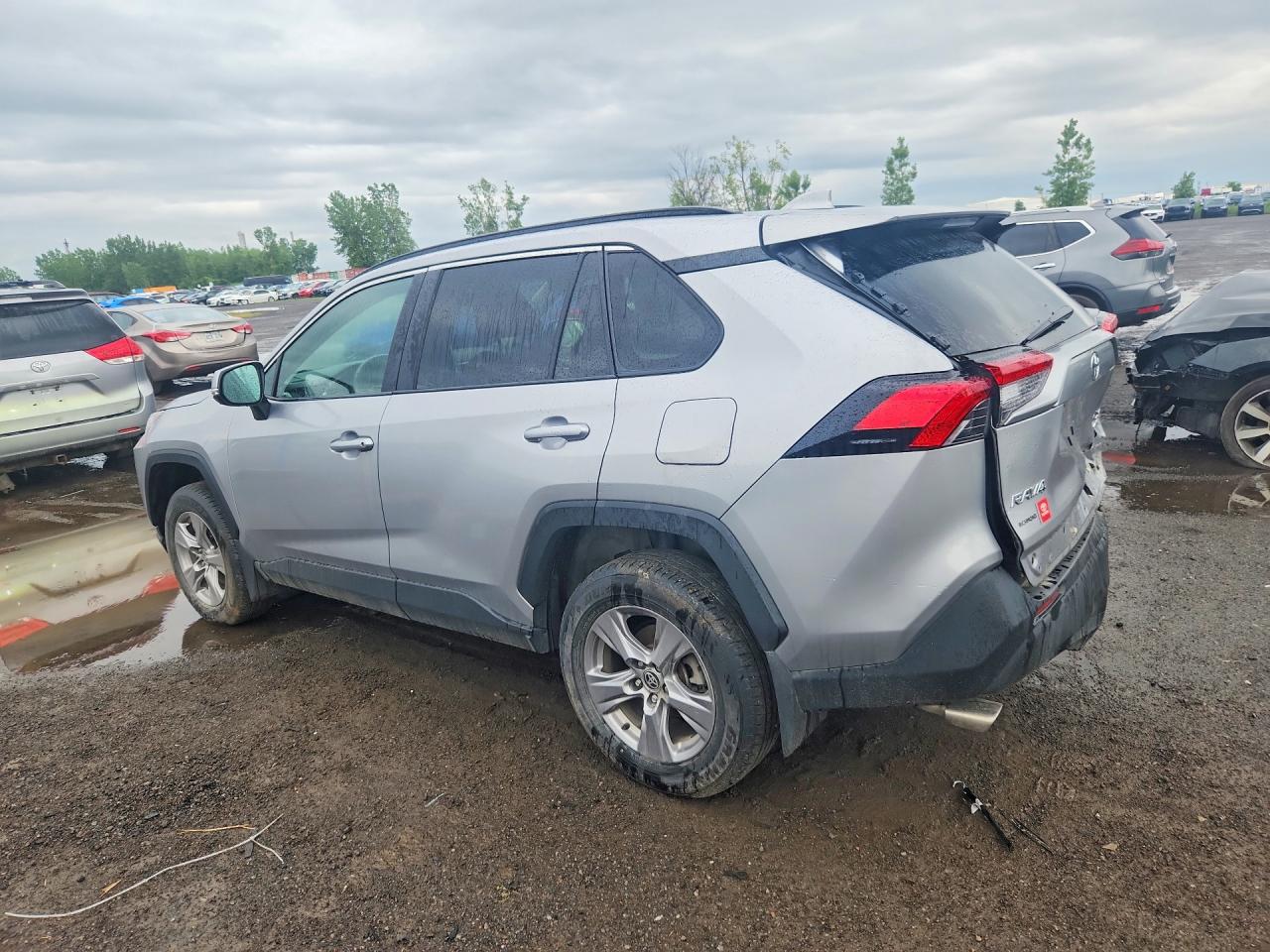 2025 TOYOTA RAV4 XLE — снимка 2