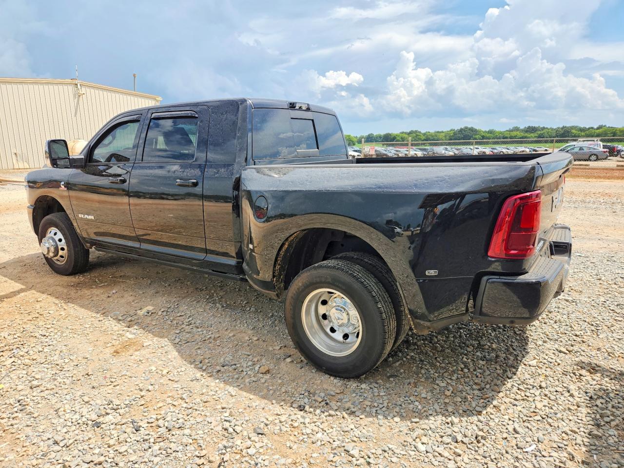 2026 RAM 3500 LARAMIE — снимка 2