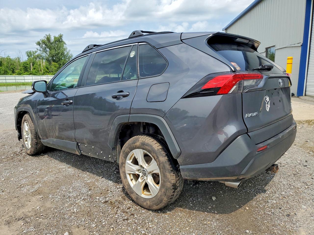 2021 TOYOTA RAV4 XLE — снимка 2