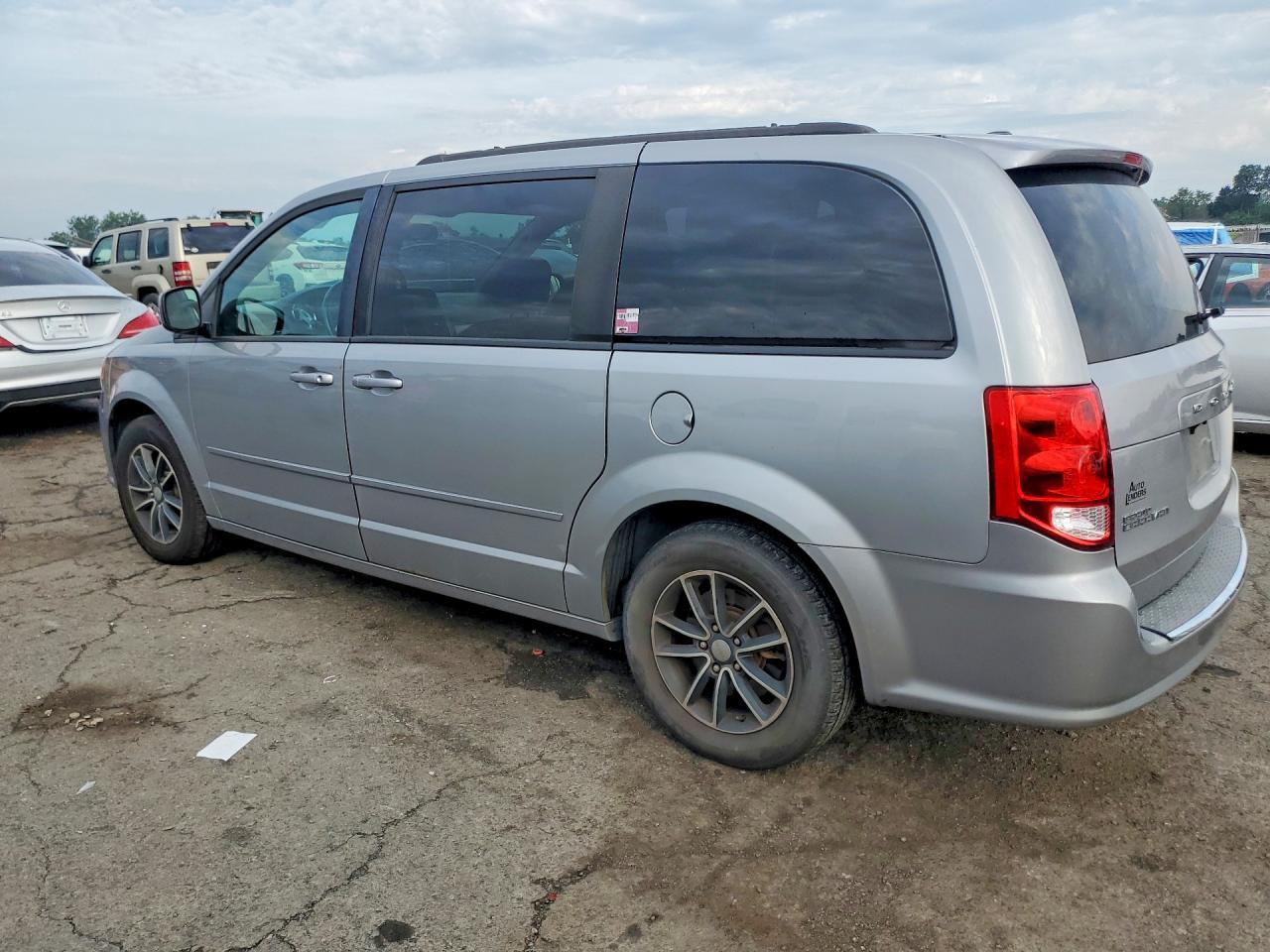 2017 DODGE GRAND CARAVAN GT — снимка 2