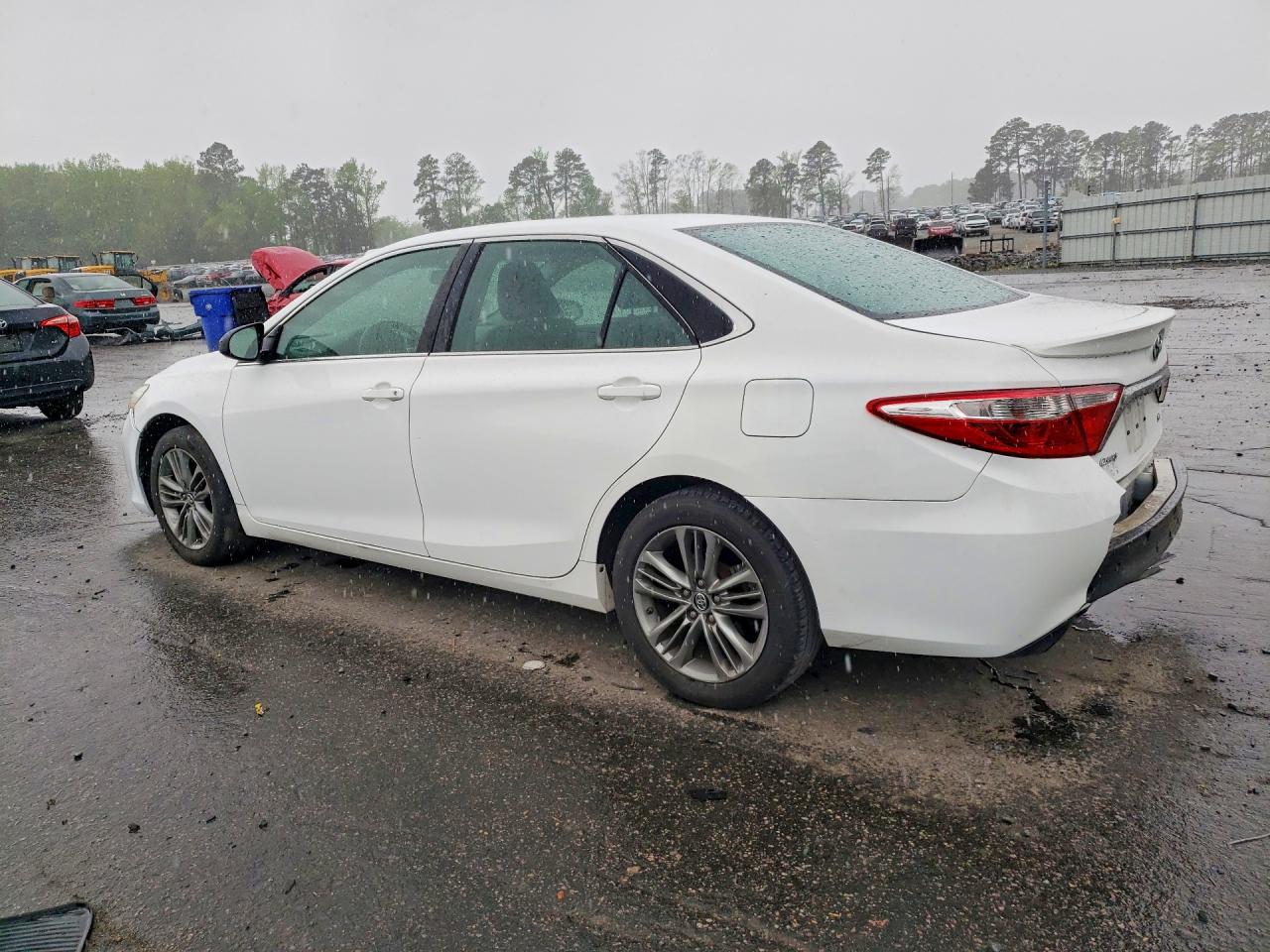 2017 TOYOTA CAMRY SE — снимка 2