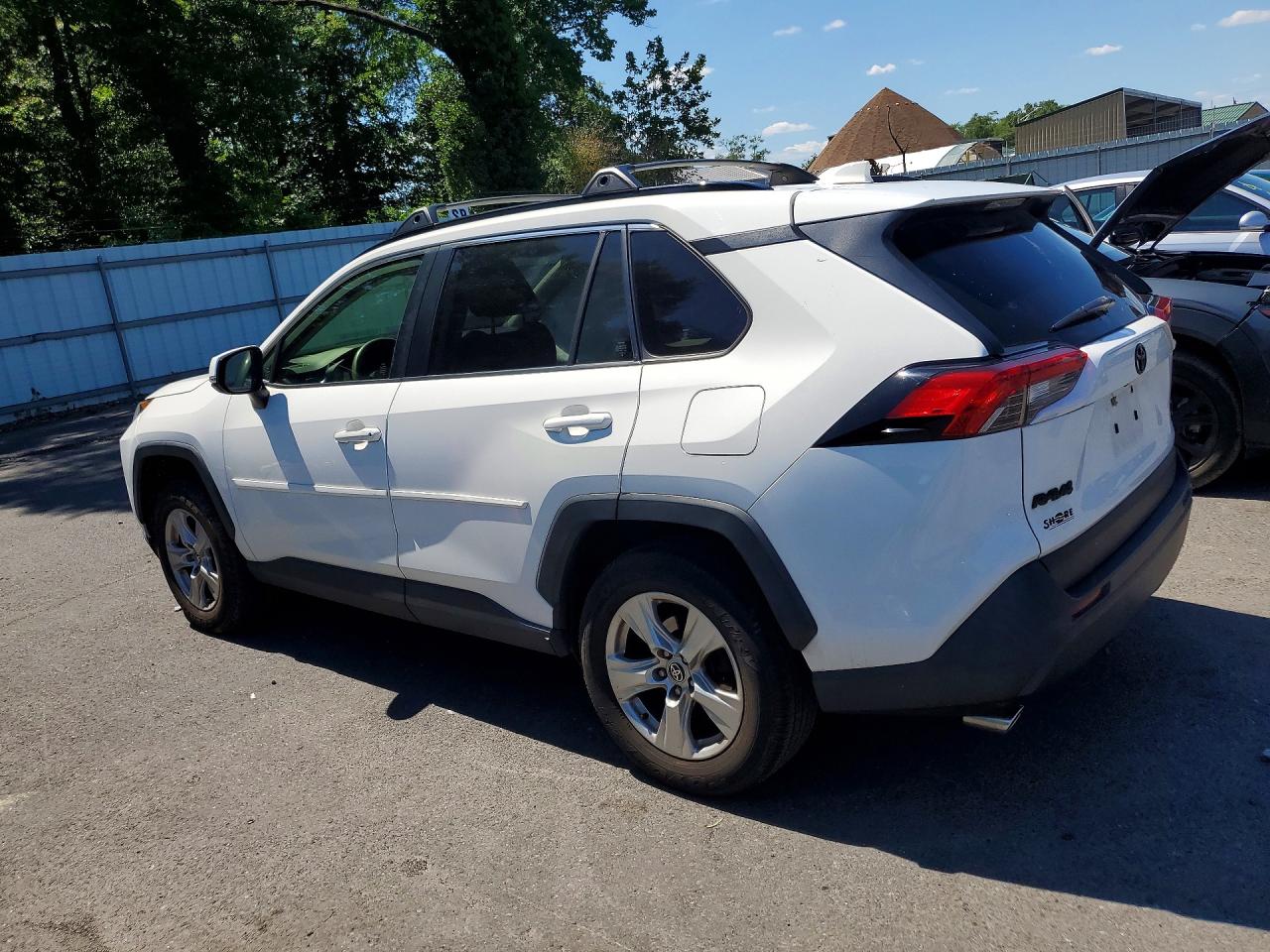 2020 TOYOTA RAV4 XLE — снимка 2