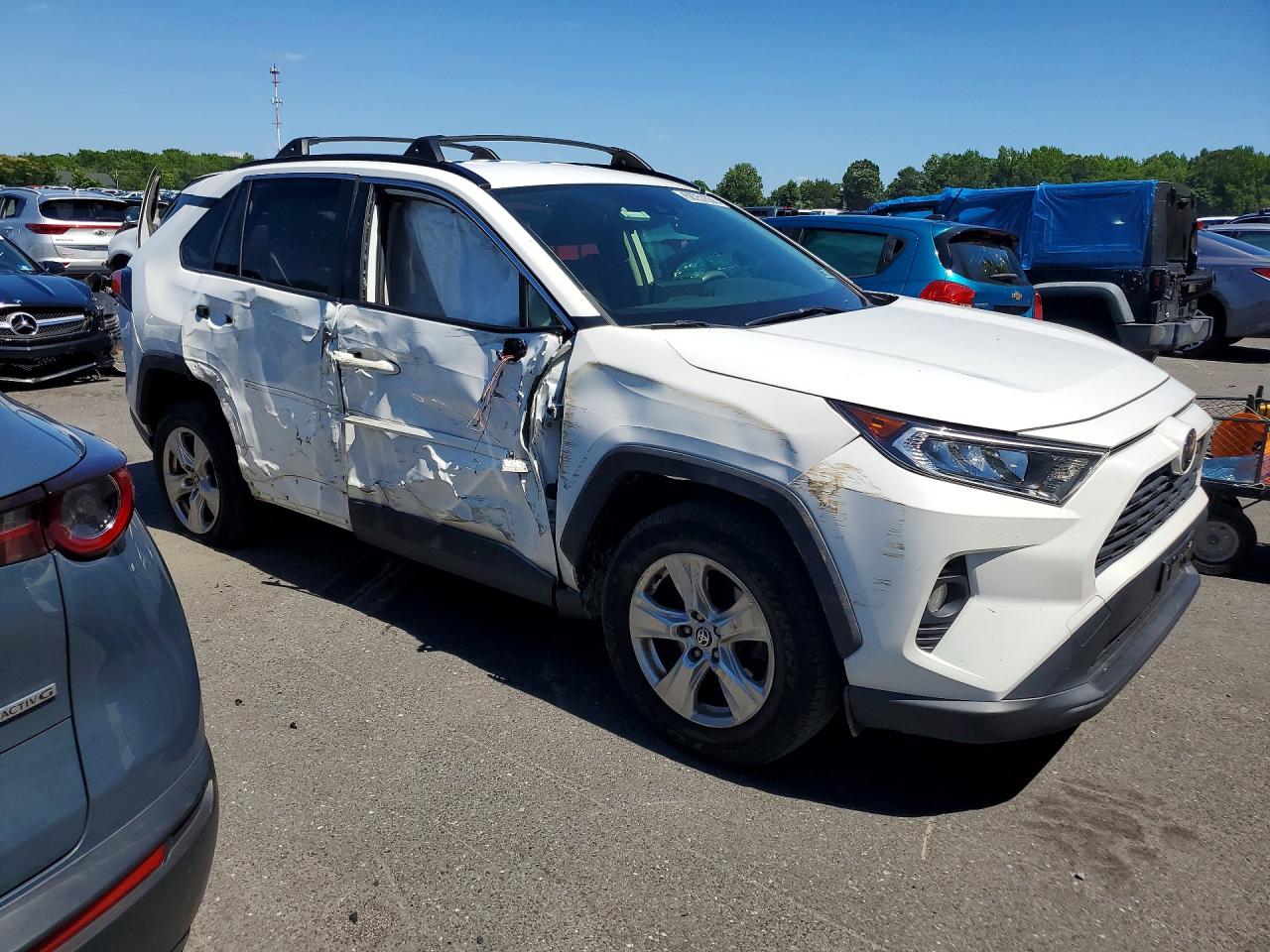 2020 TOYOTA RAV4 XLE — снимка 4