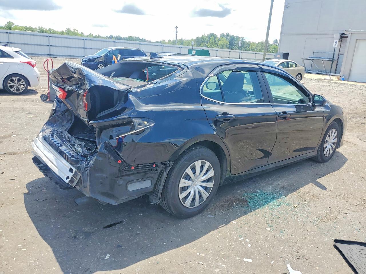 2019 TOYOTA CAMRY L — снимка 3