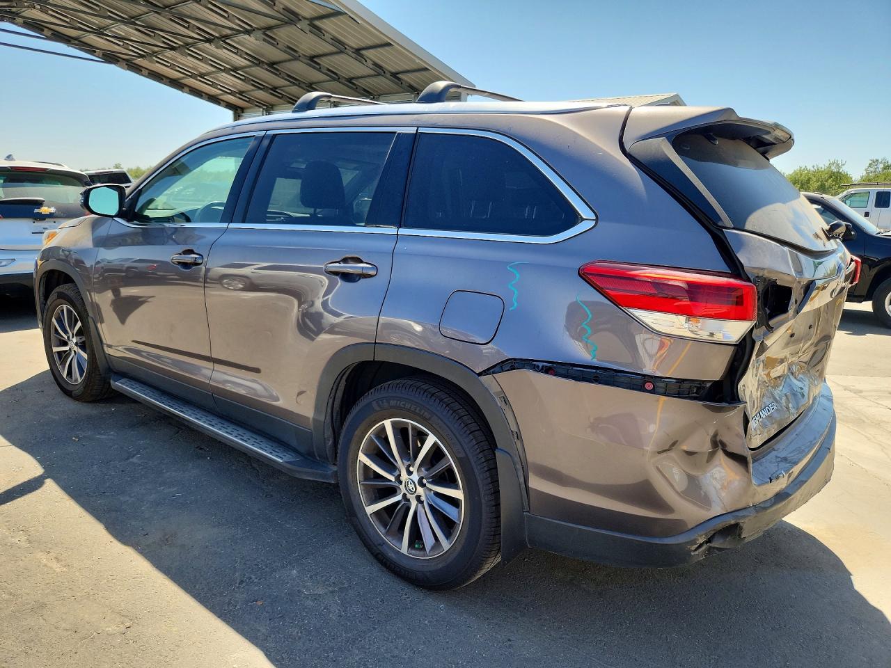 2019 TOYOTA HIGHLANDER XLE — снимка 2