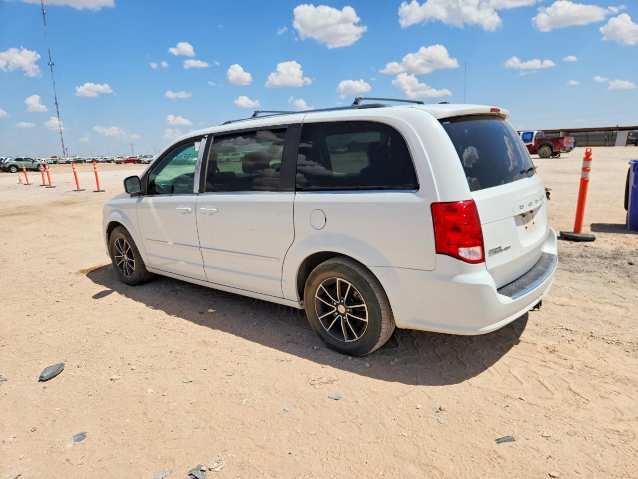 2017 DODGE GRAND CARAVAN SXT — снимка 2