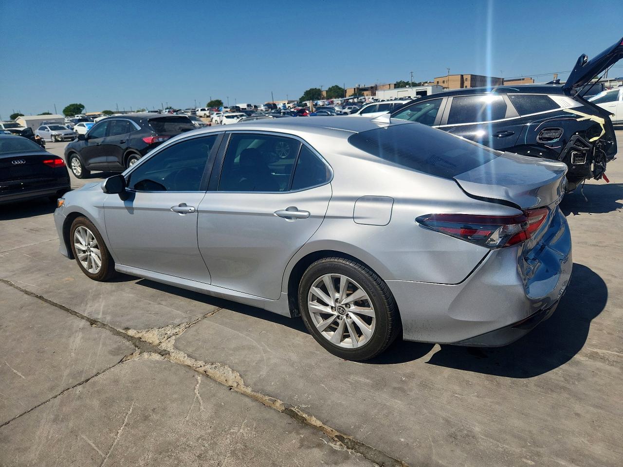 2021 TOYOTA CAMRY LE — снимка 2