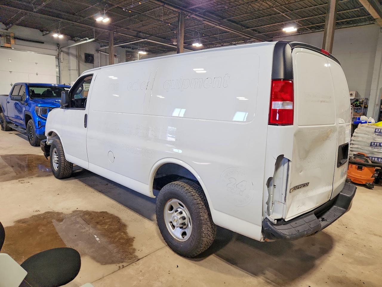 2023 CHEVROLET EXPRESS G2500 4LT — снимка 2