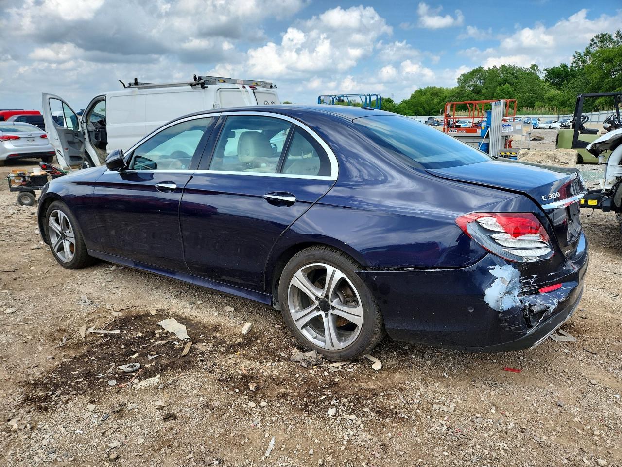 2017 MERCEDES-BENZ E 300 4MATIC — снимка 2