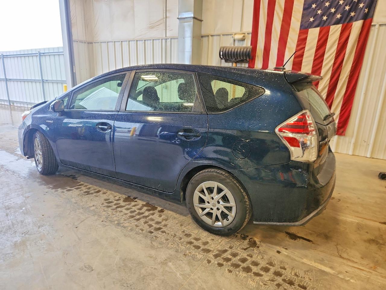 2017 TOYOTA PRIUS V THREE — снимка 2