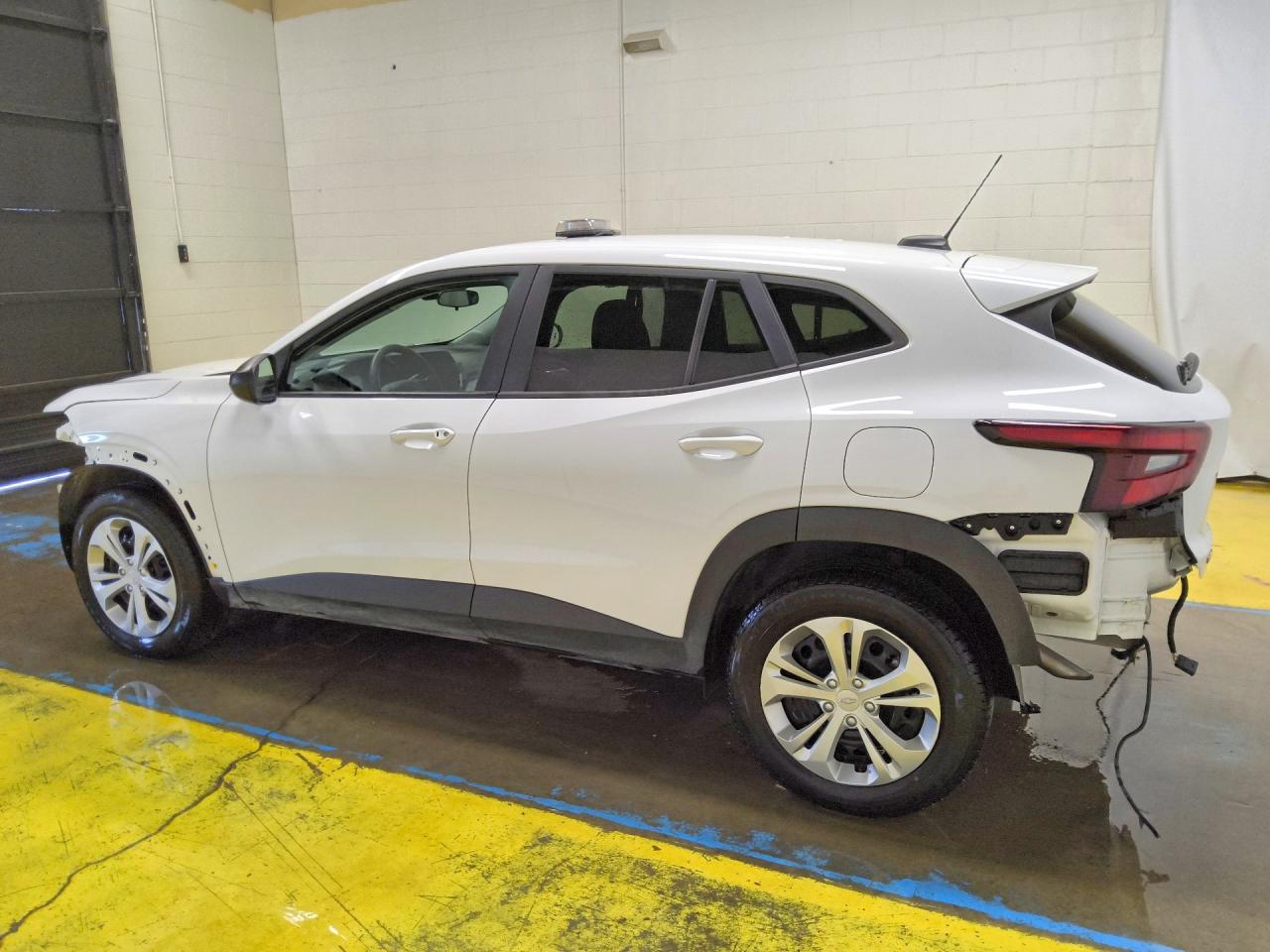2025 CHEVROLET TRAX LS — снимка 2