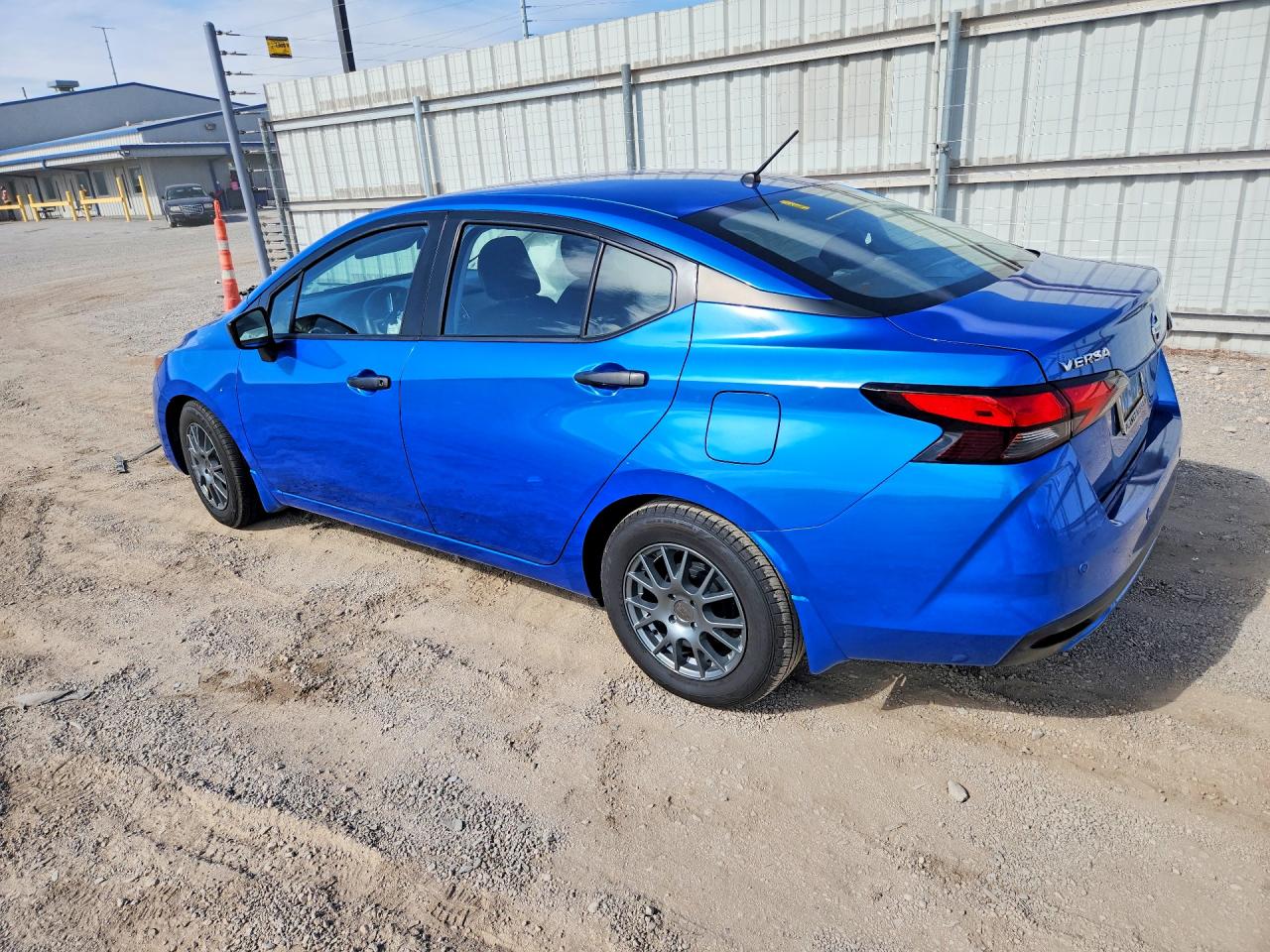 2020 NISSAN VERSA S — снимка 2
