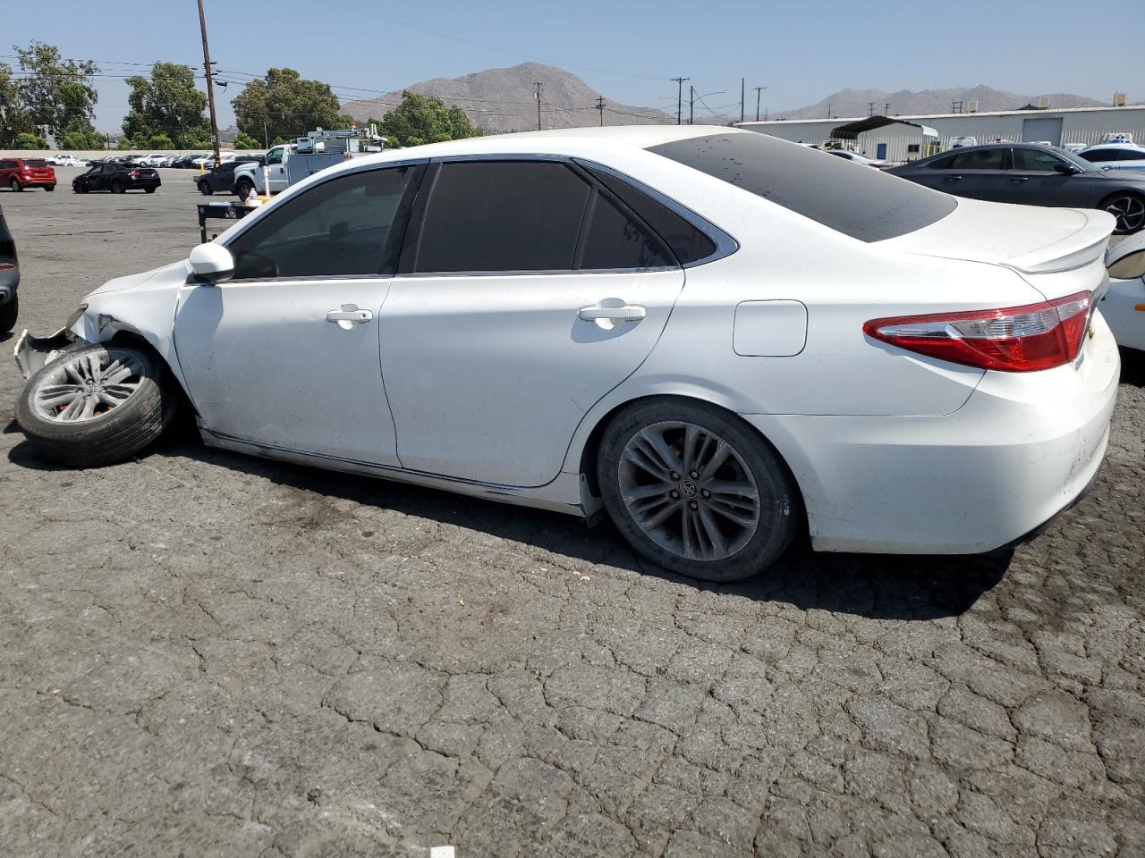 2016 TOYOTA CAMRY LE — снимка 2
