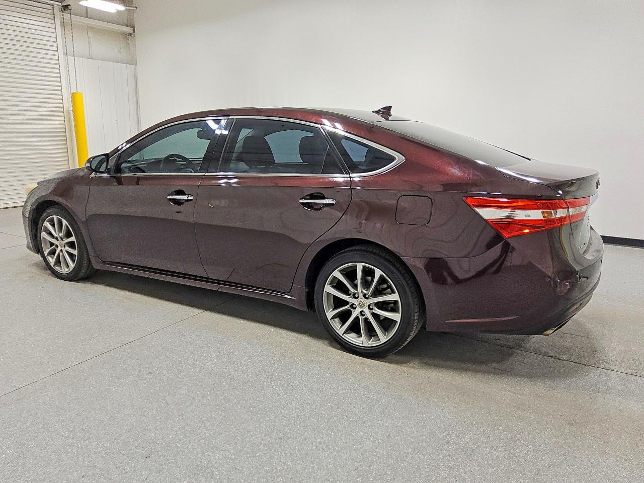 2015 TOYOTA AVALON LIMITED — снимка 2