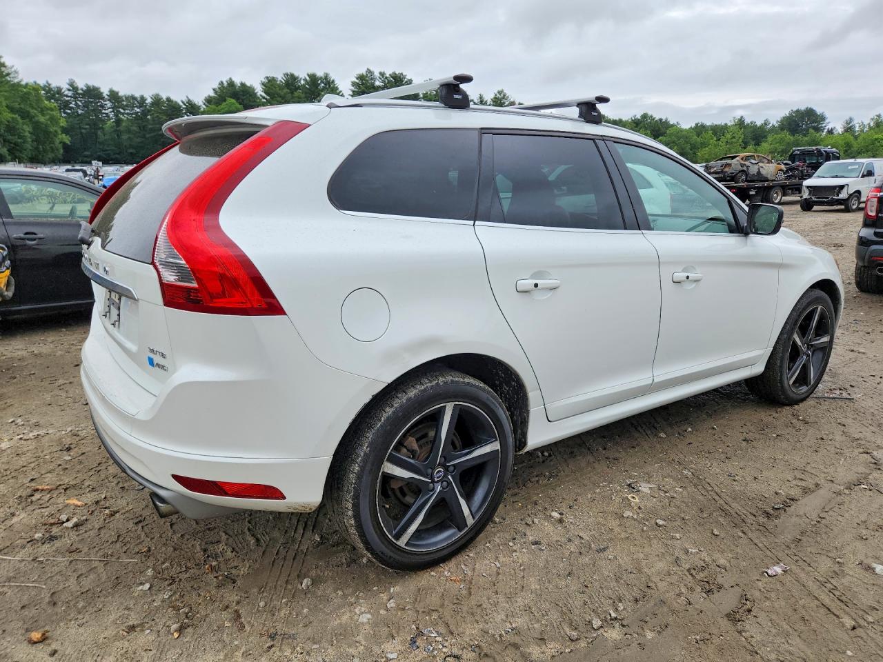 2016 VOLVO XC60 T6 R-DESIGN PLATINUM — снимка 3