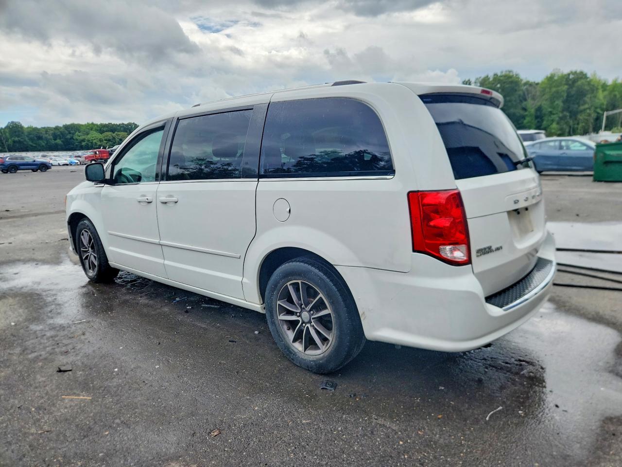 2017 DODGE GRAND CARAVAN SXT — снимка 2