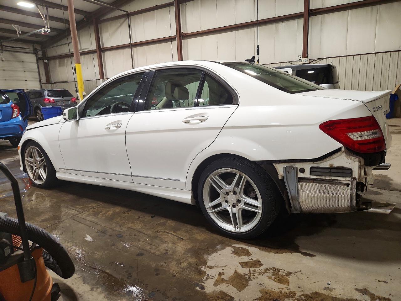 2013 MERCEDES-BENZ C 300 4MATIC — снимка 2