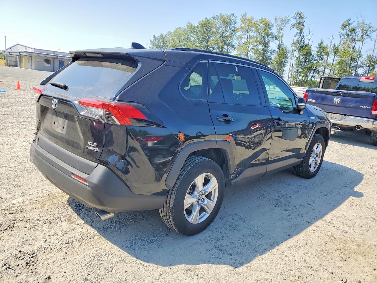 2021 TOYOTA RAV4 HYBRID XLE — снимка 3