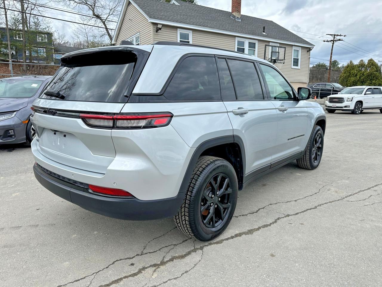 2025 JEEP GRAND CHEROKEE LAREDO — снимка 3
