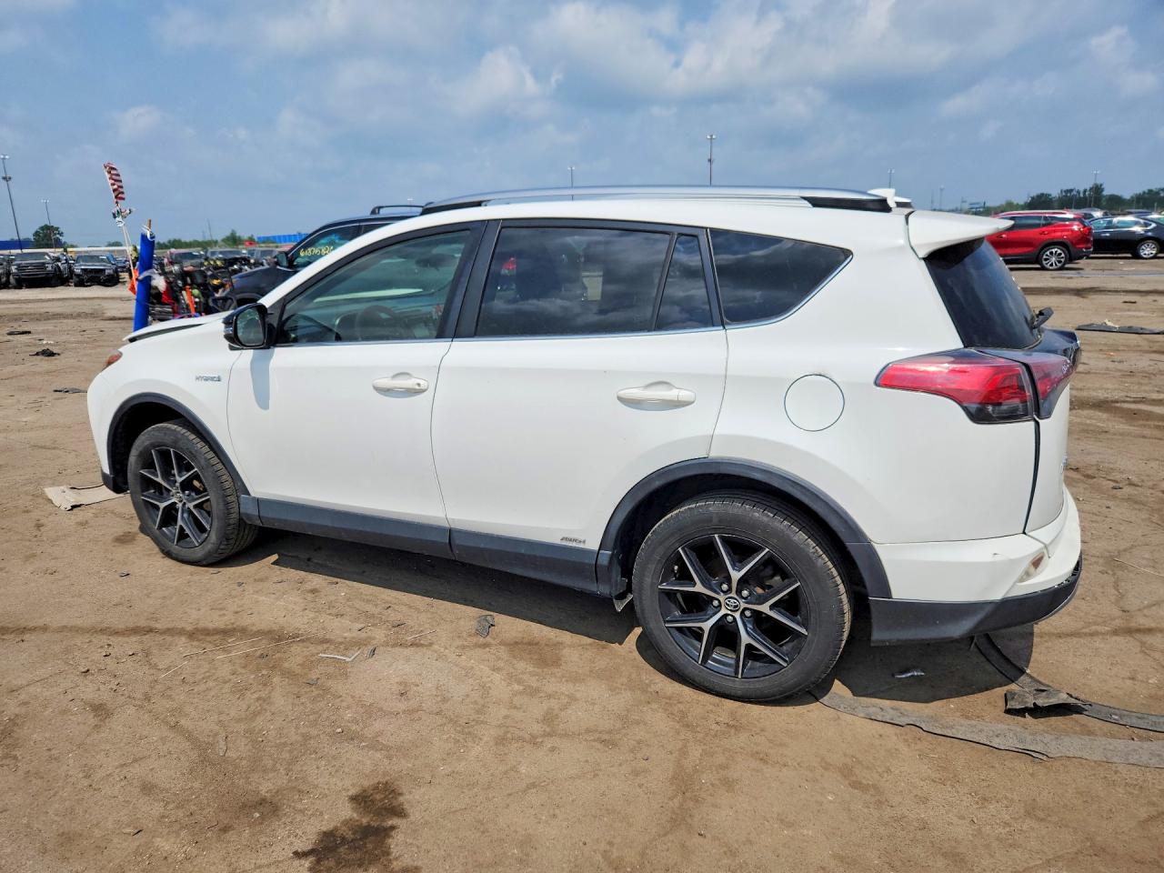 2017 TOYOTA RAV4 HV SE — снимка 2