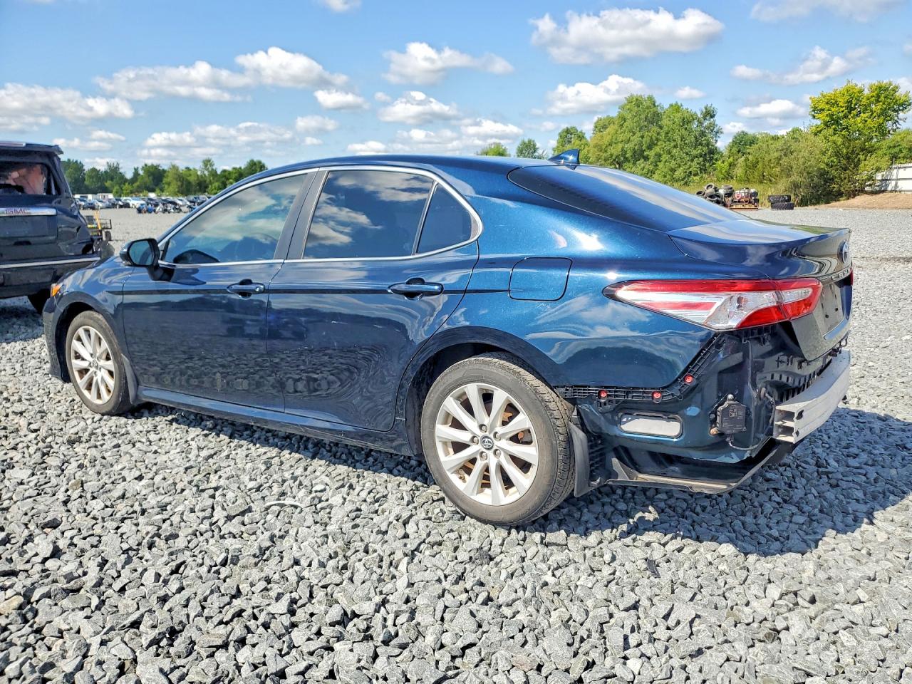 2019 TOYOTA CAMRY LE — снимка 2