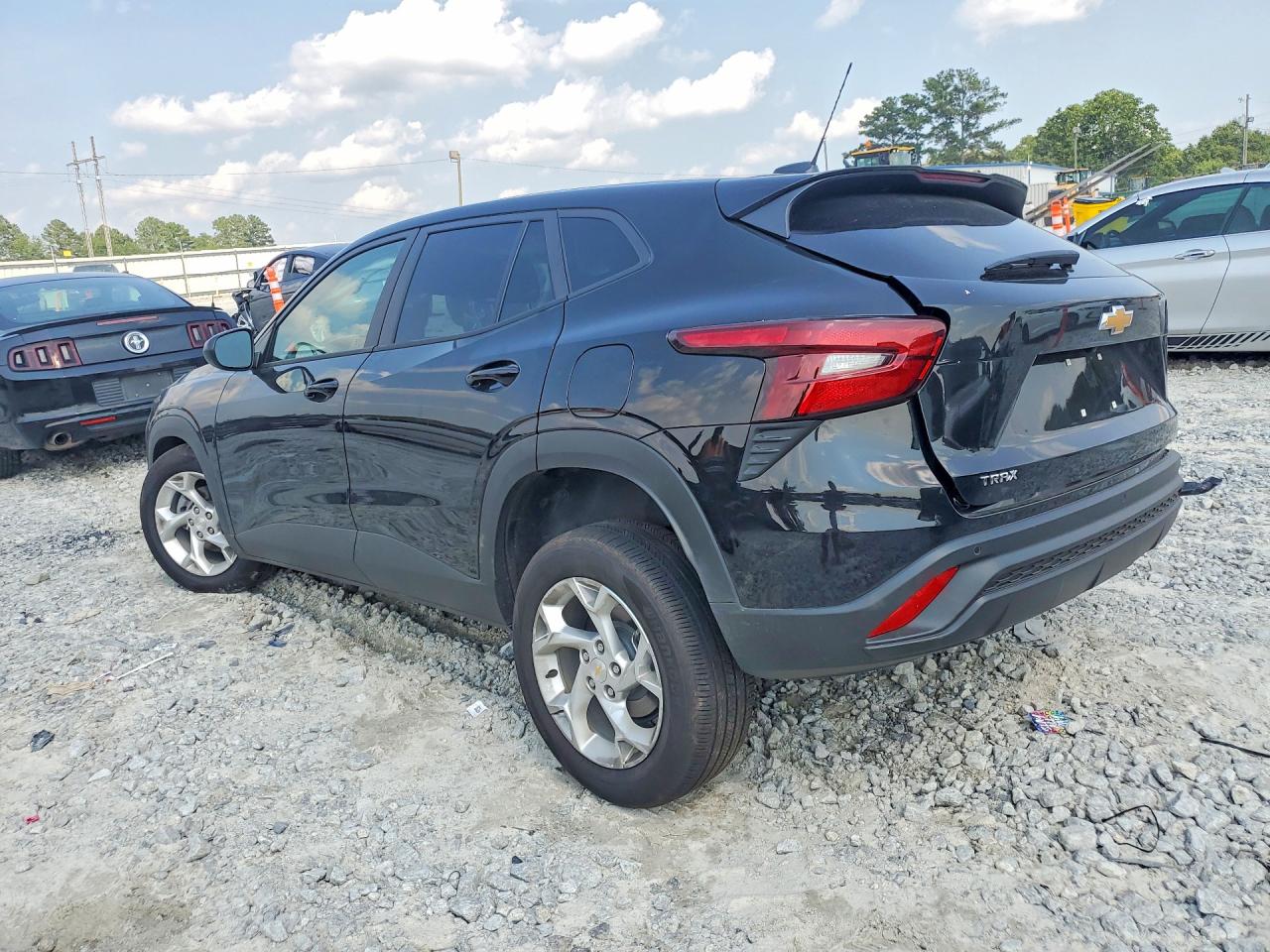 2025 CHEVROLET TRAX LS — снимка 2