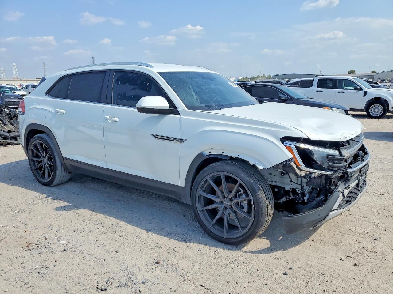 2024 VOLKSWAGEN ATLAS CROSS SPORT SE — снимка 4