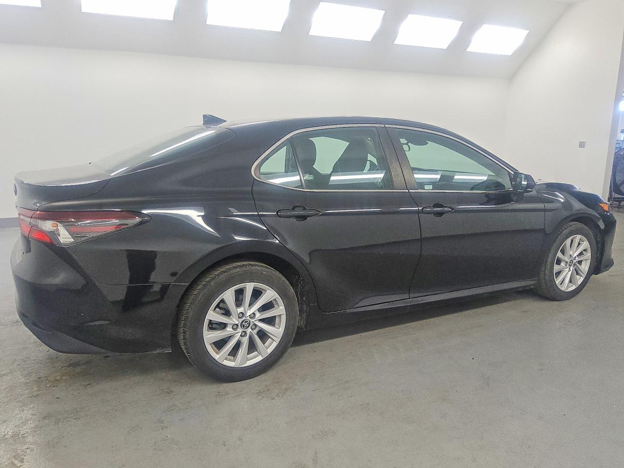 2021 TOYOTA CAMRY LE — снимка 3