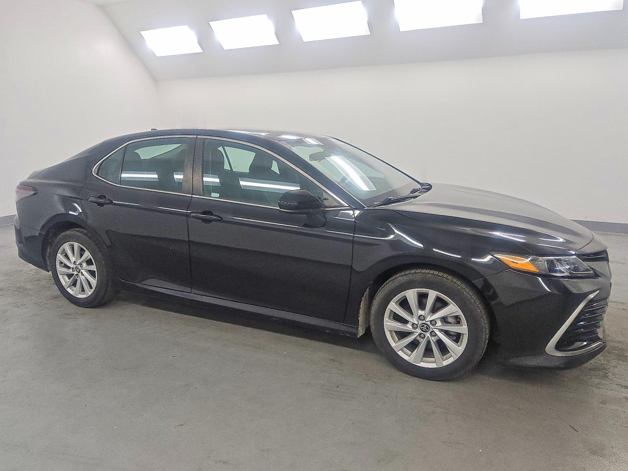 2021 TOYOTA CAMRY LE — снимка 4
