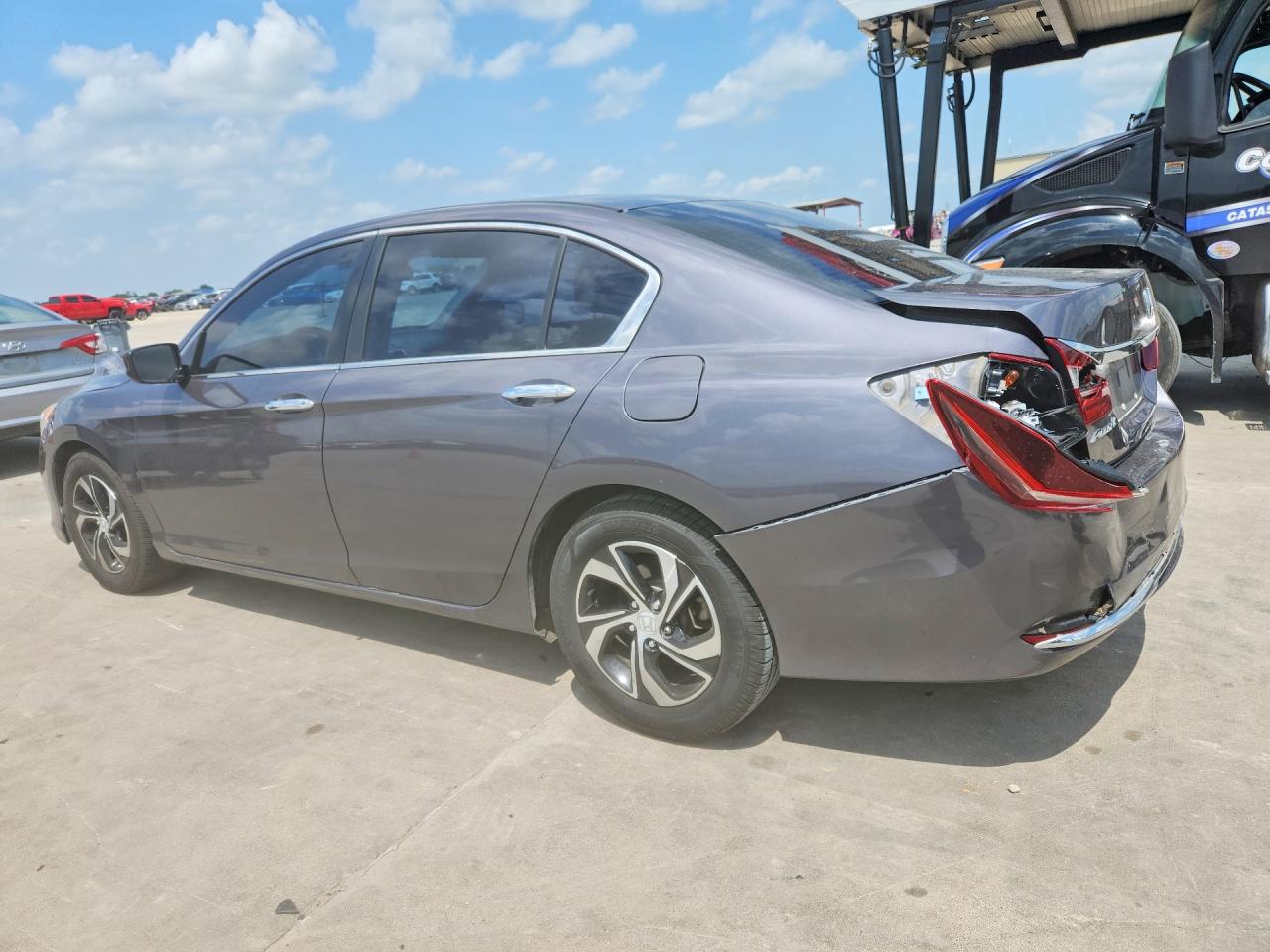 2017 HONDA ACCORD LX — снимка 2