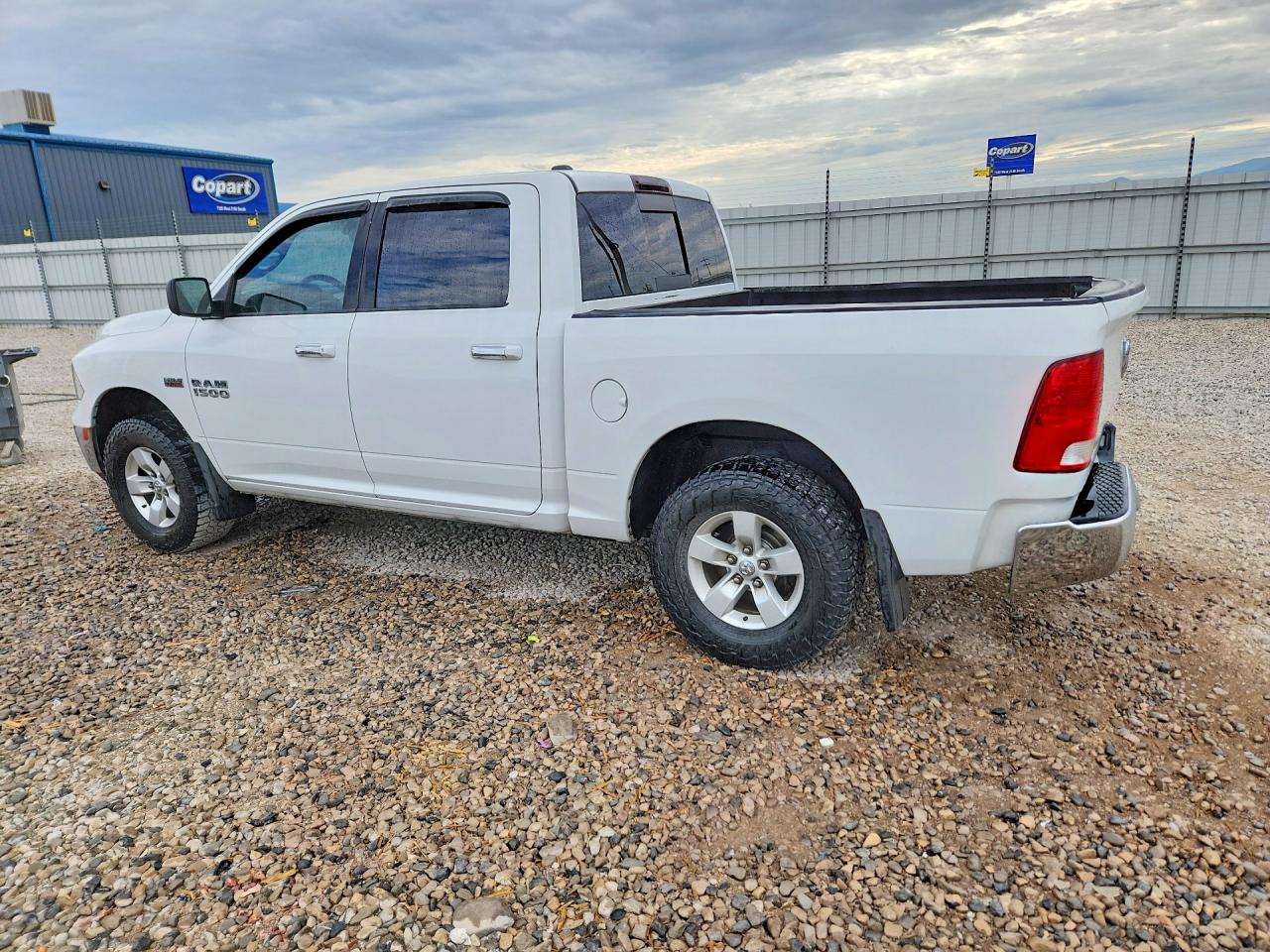 2015 RAM 1500 SLT — снимка 2