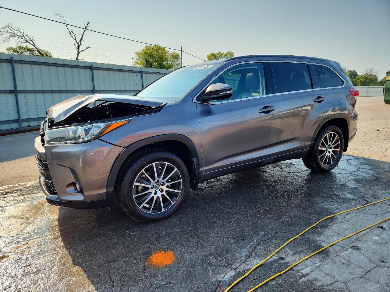 2018 TOYOTA HIGHLANDER SE