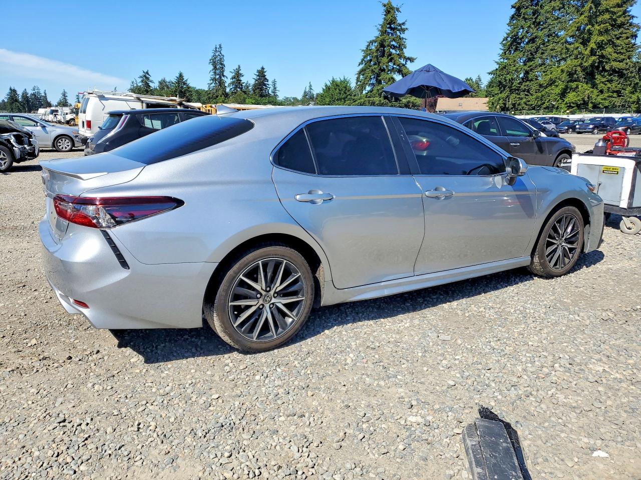 2023 TOYOTA CAMRY HYBRID SE — снимка 3