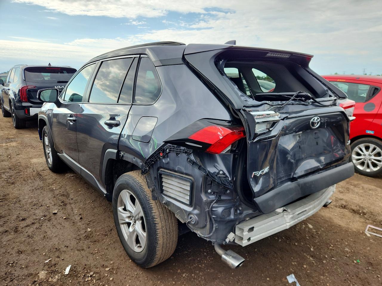 2020 TOYOTA RAV4 XLE — снимка 2