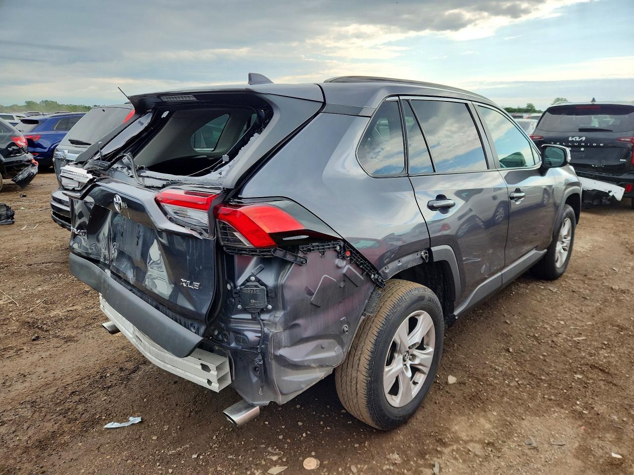2020 TOYOTA RAV4 XLE — снимка 3