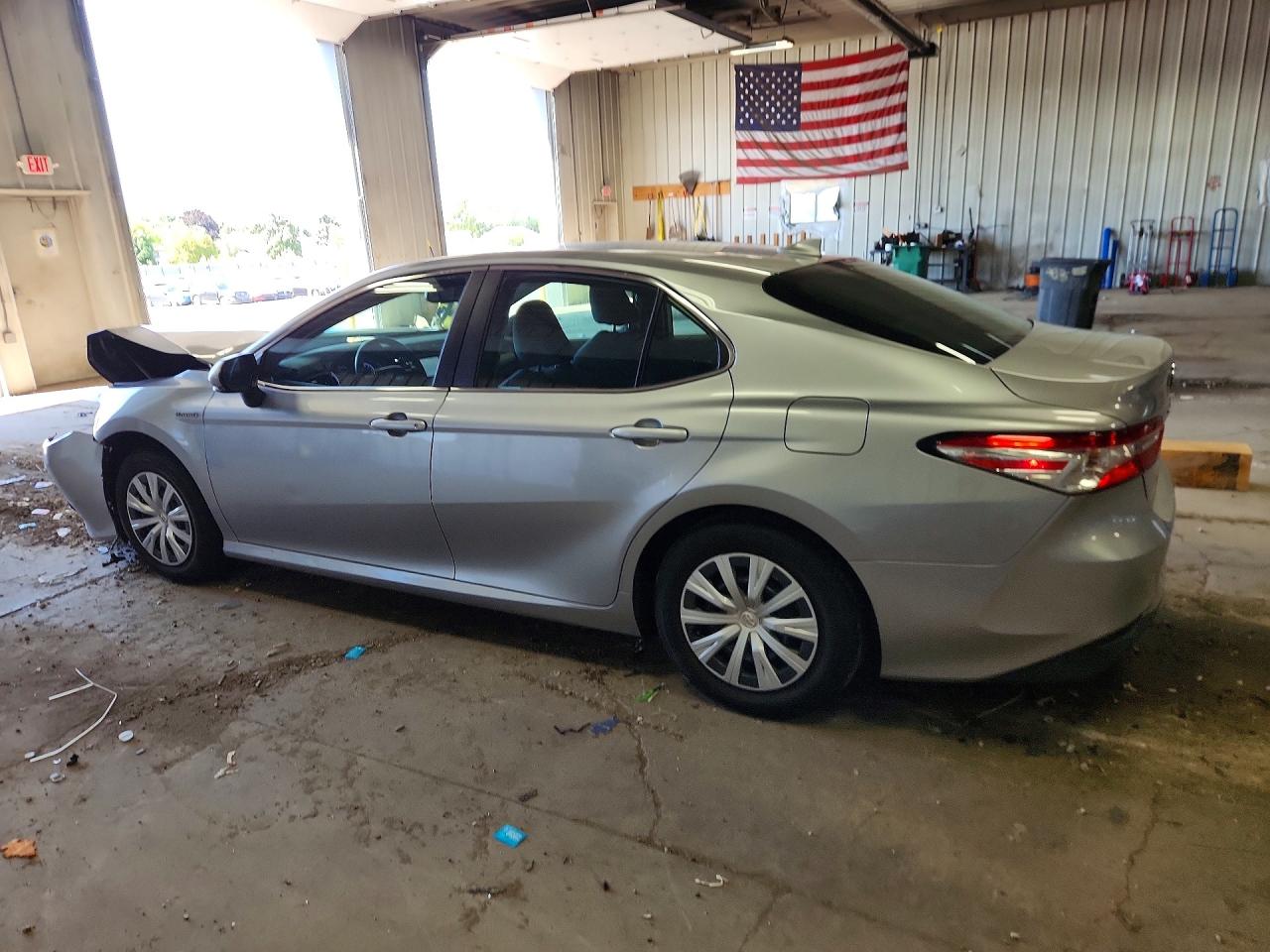 2019 TOYOTA CAMRY LE — снимка 2