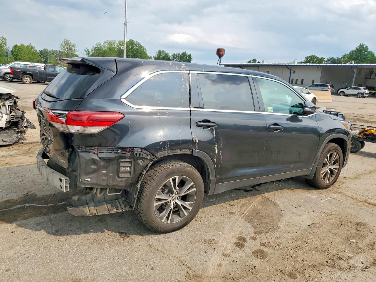 2019 TOYOTA HIGHLANDER LE — снимка 3