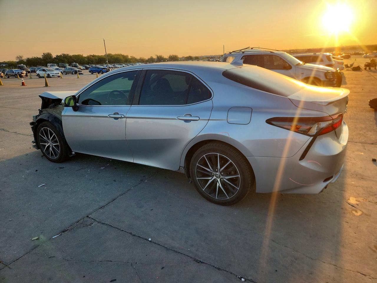 2021 TOYOTA CAMRY SE — снимка 2