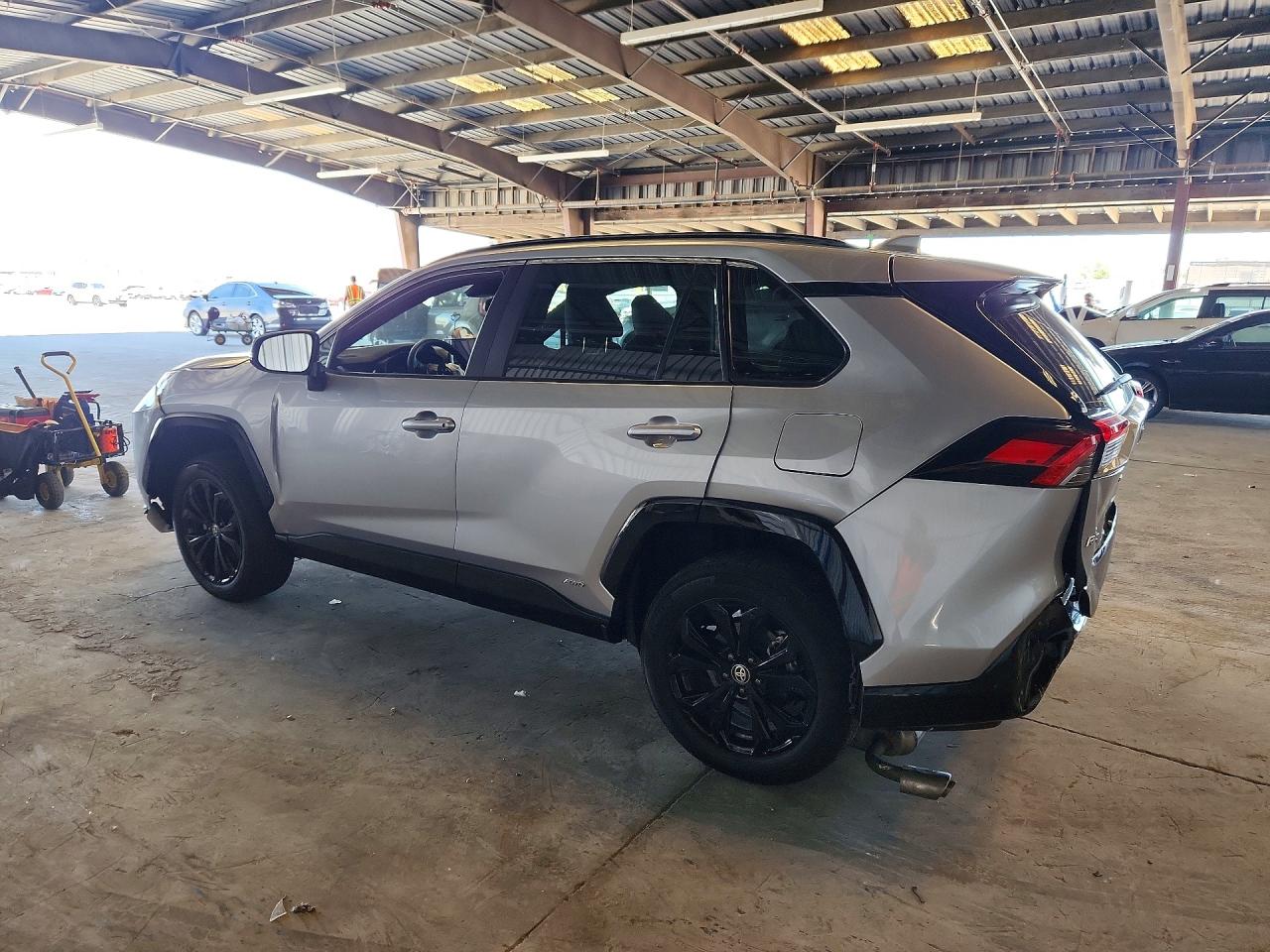 2025 TOYOTA RAV4 SE — снимка 2