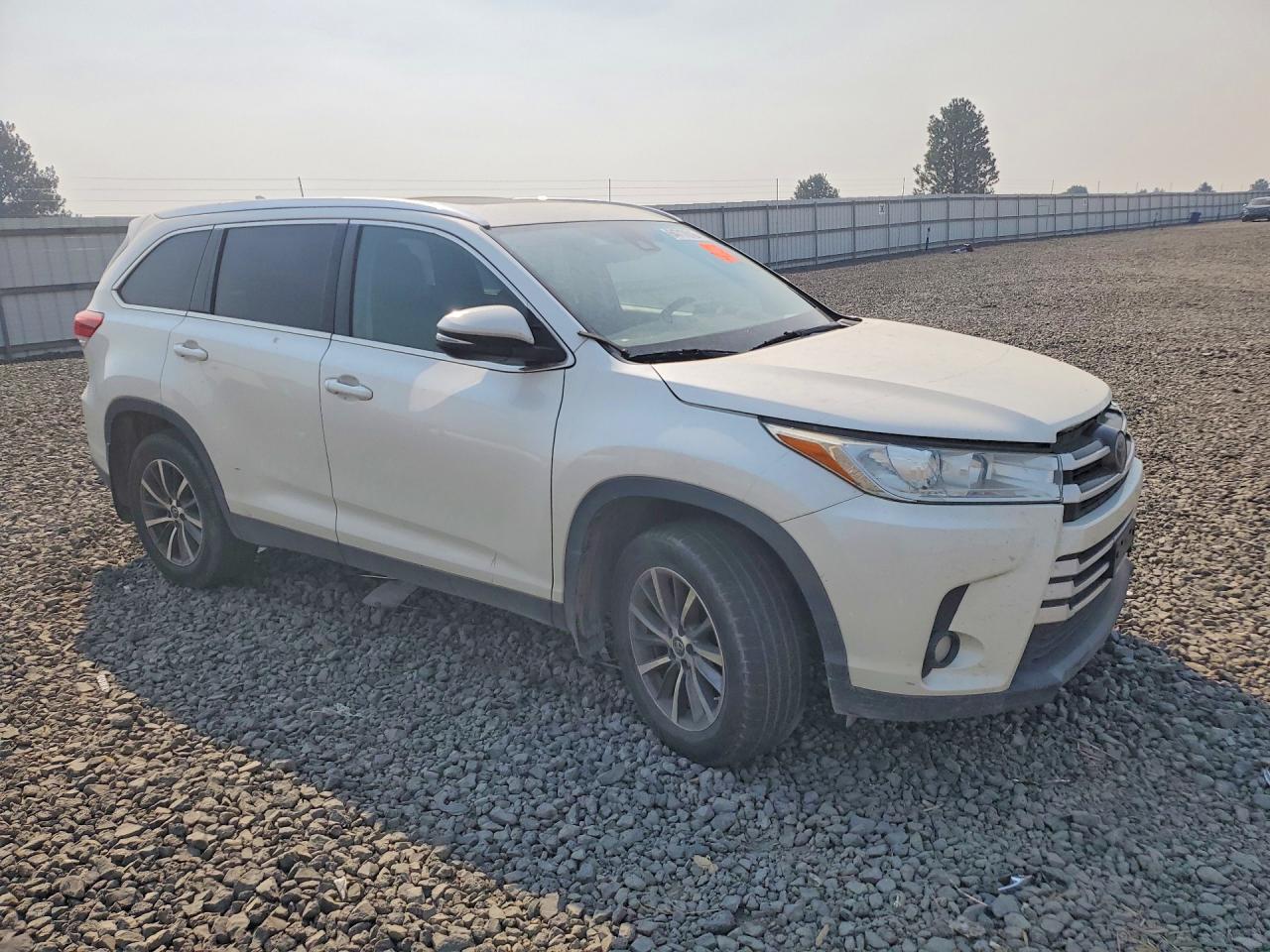2019 TOYOTA HIGHLANDER XLE — снимка 4