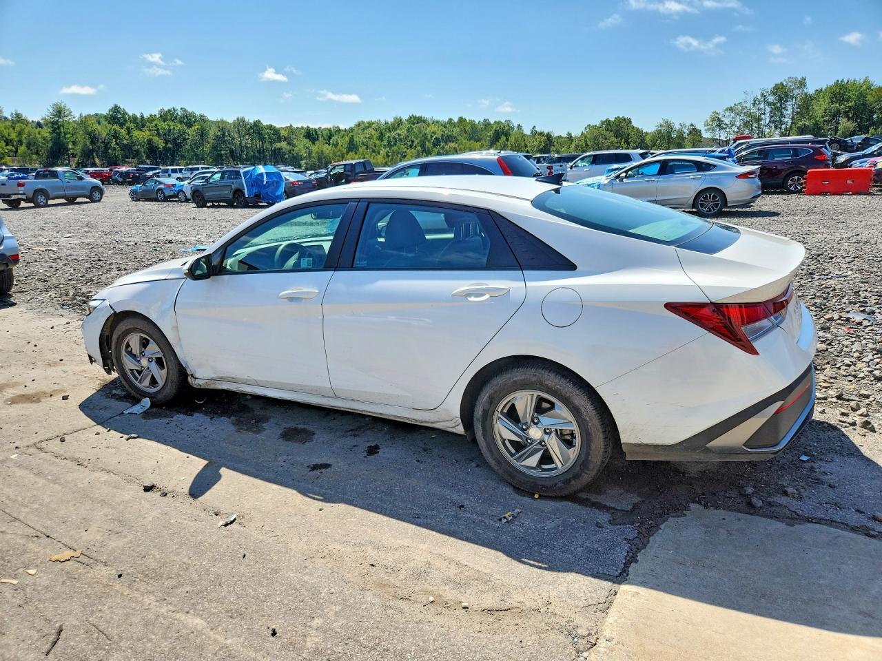 2024 HYUNDAI ELANTRA SE — снимка 2