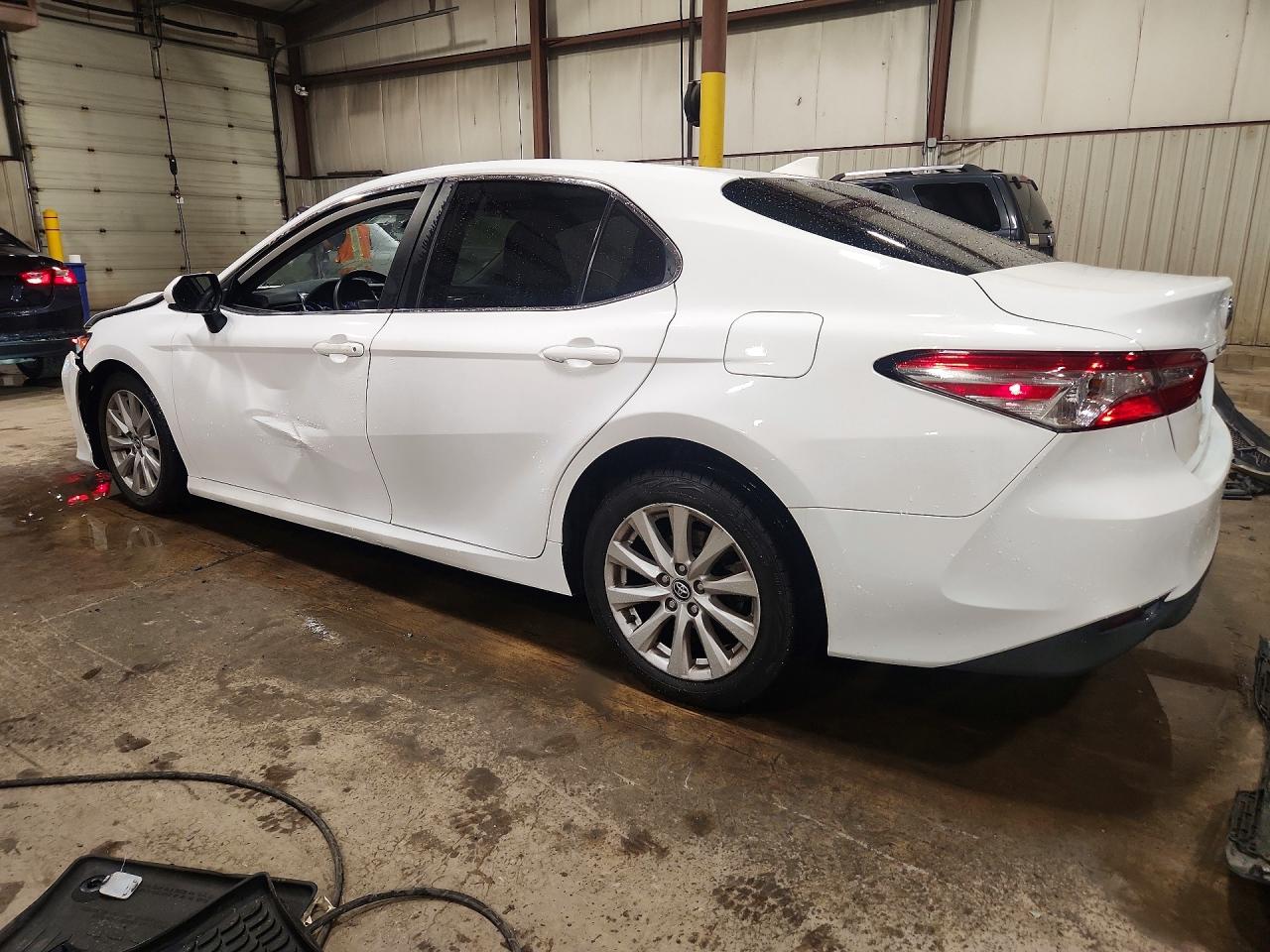 2019 TOYOTA CAMRY LE — снимка 2