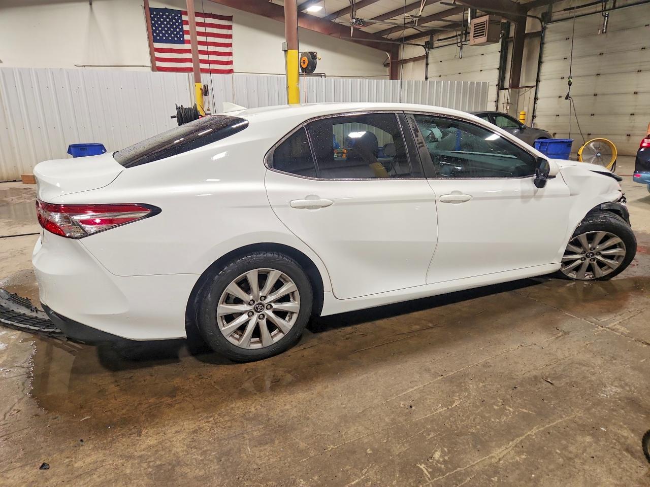 2019 TOYOTA CAMRY LE — снимка 3