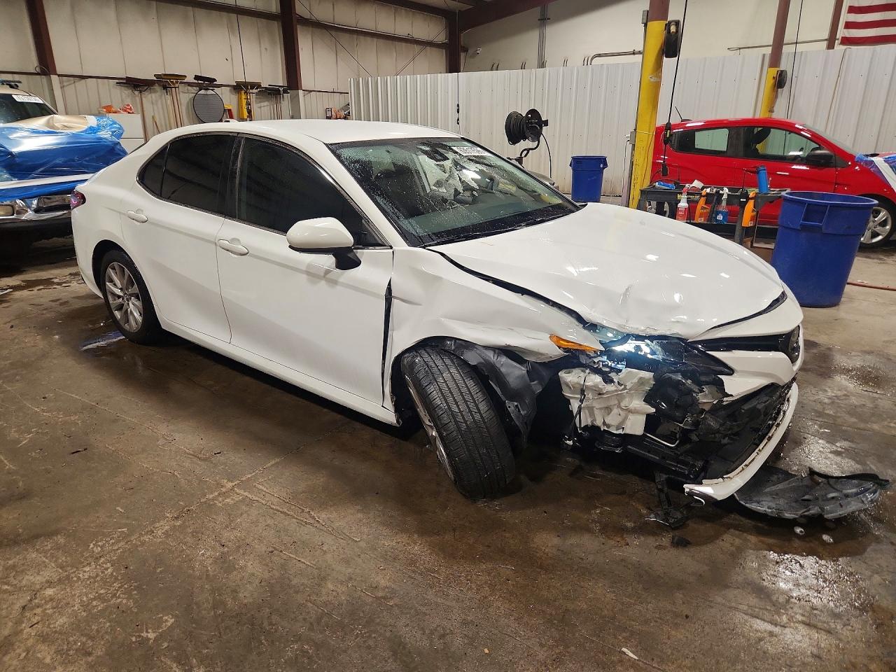 2019 TOYOTA CAMRY LE — снимка 4